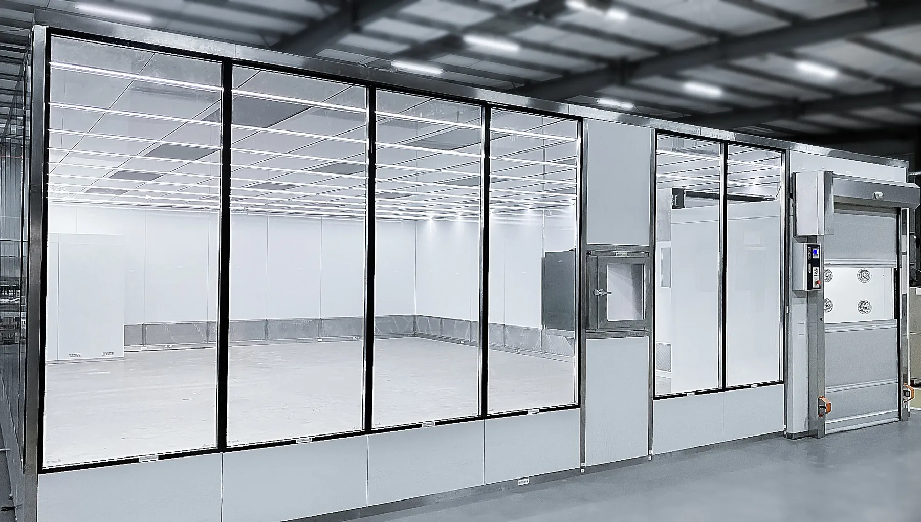 Modular Team 4 cleanroom with glass walls, pass box and air shower